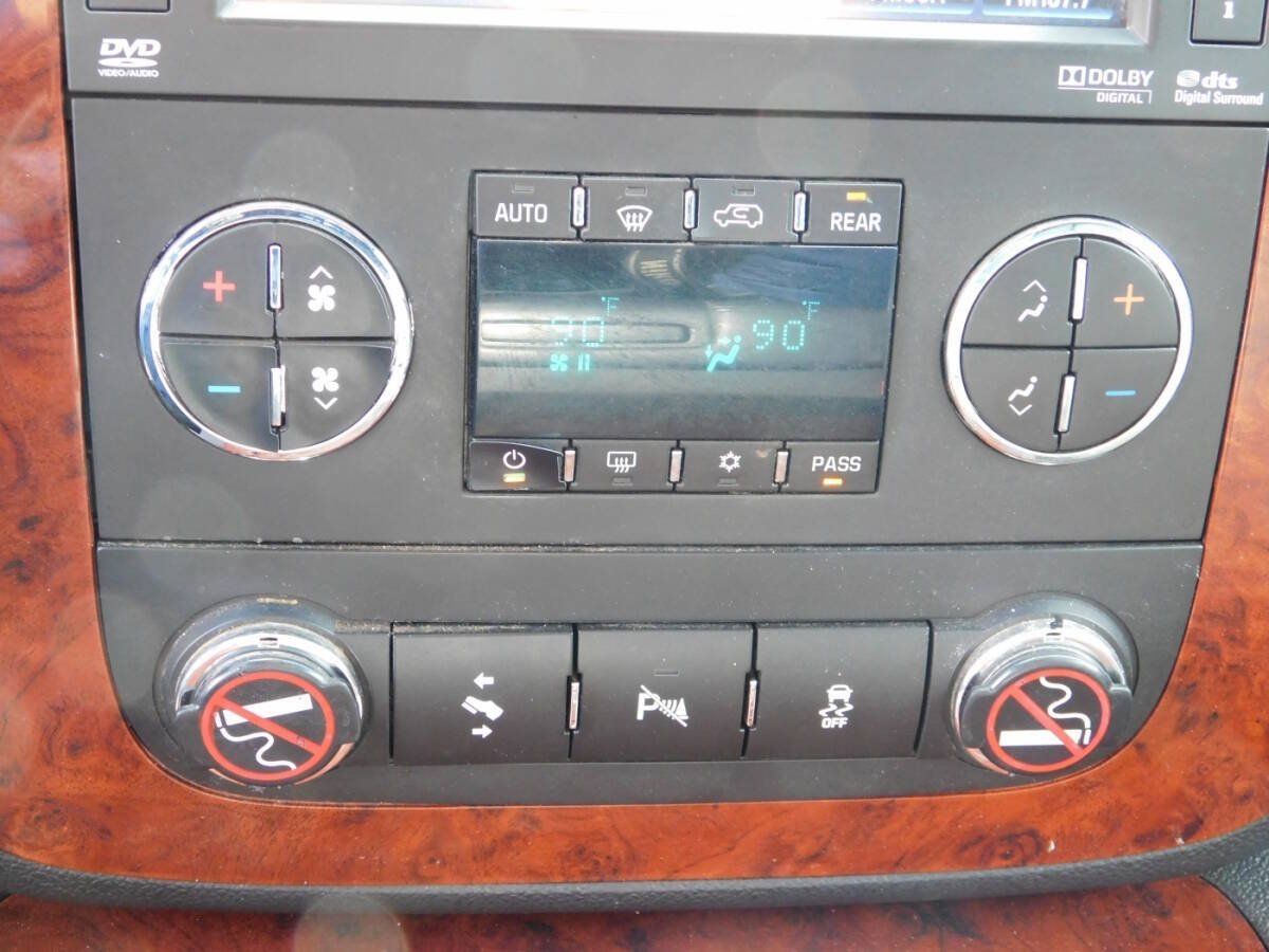 Used 2014 Chevrolet Suburban LTZ AWD/4WD image 16