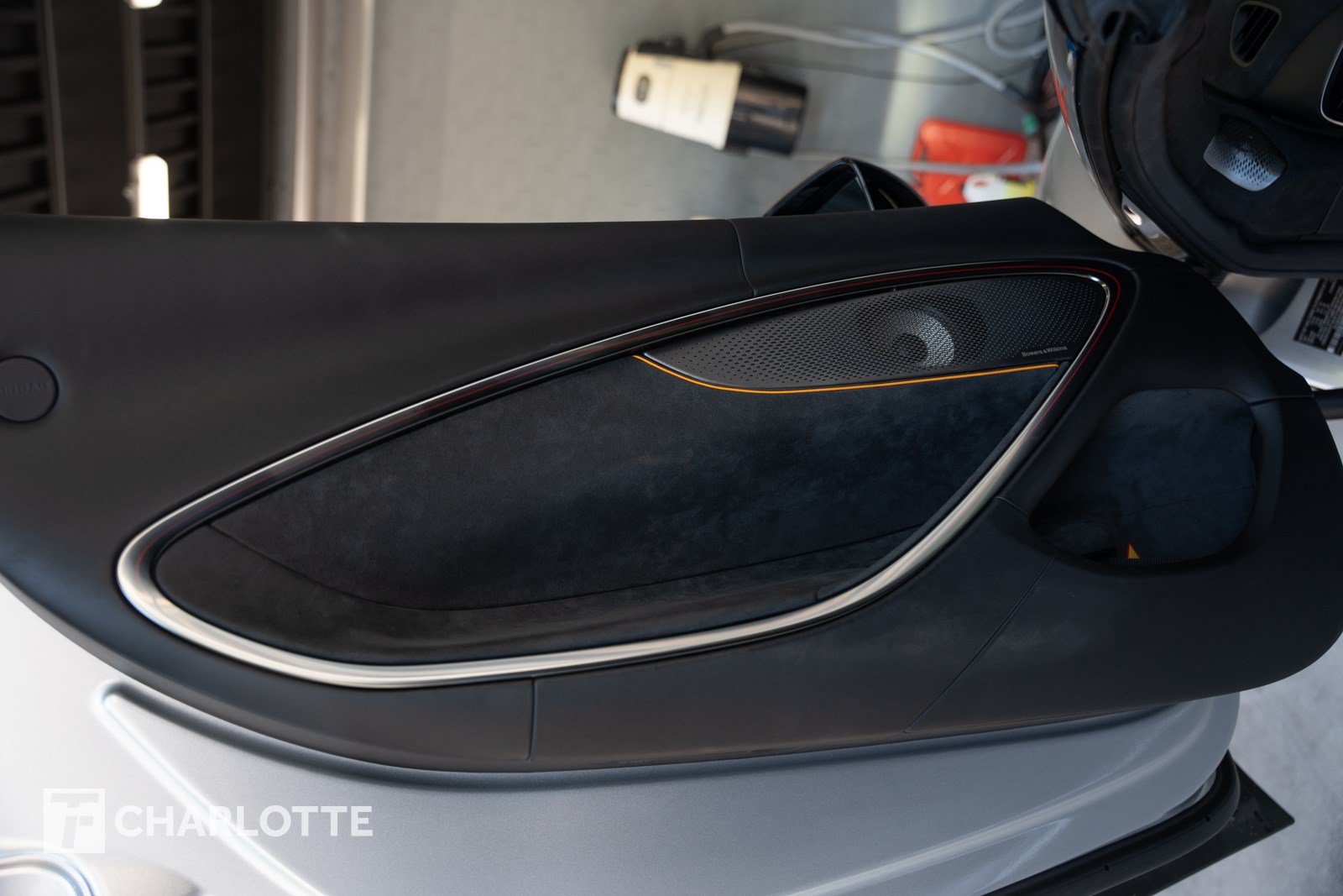 Used 2025 McLaren Artura Spider RWD image 18