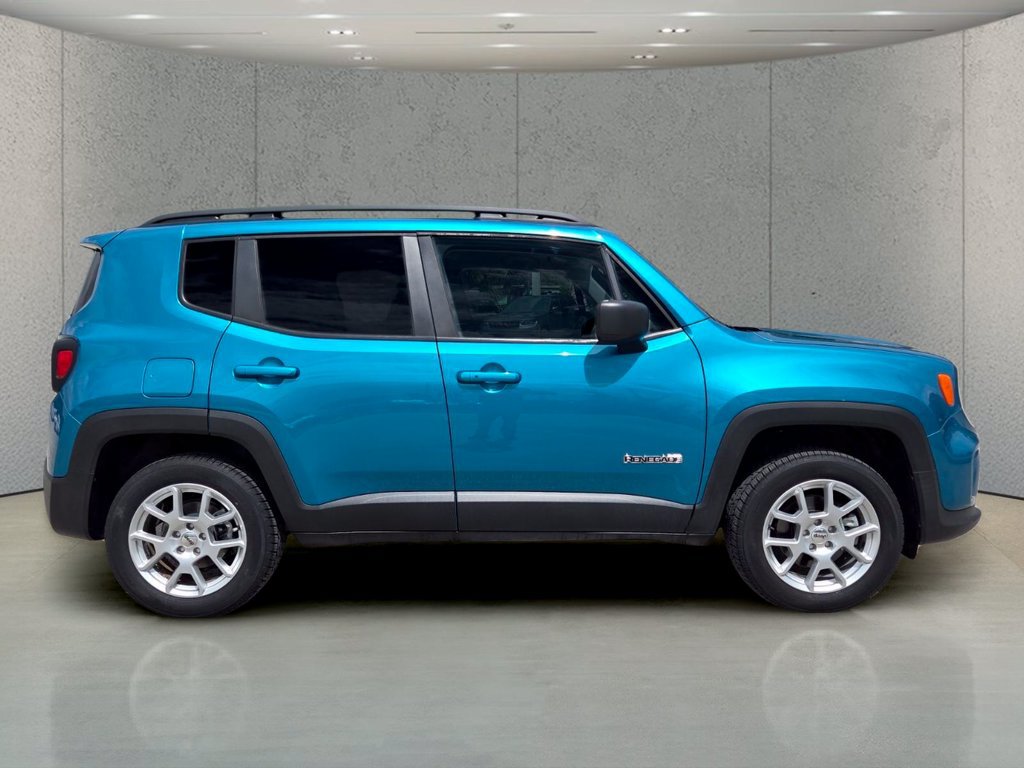 Used 2022 Jeep Renegade Latitude AWD/4WD image 3