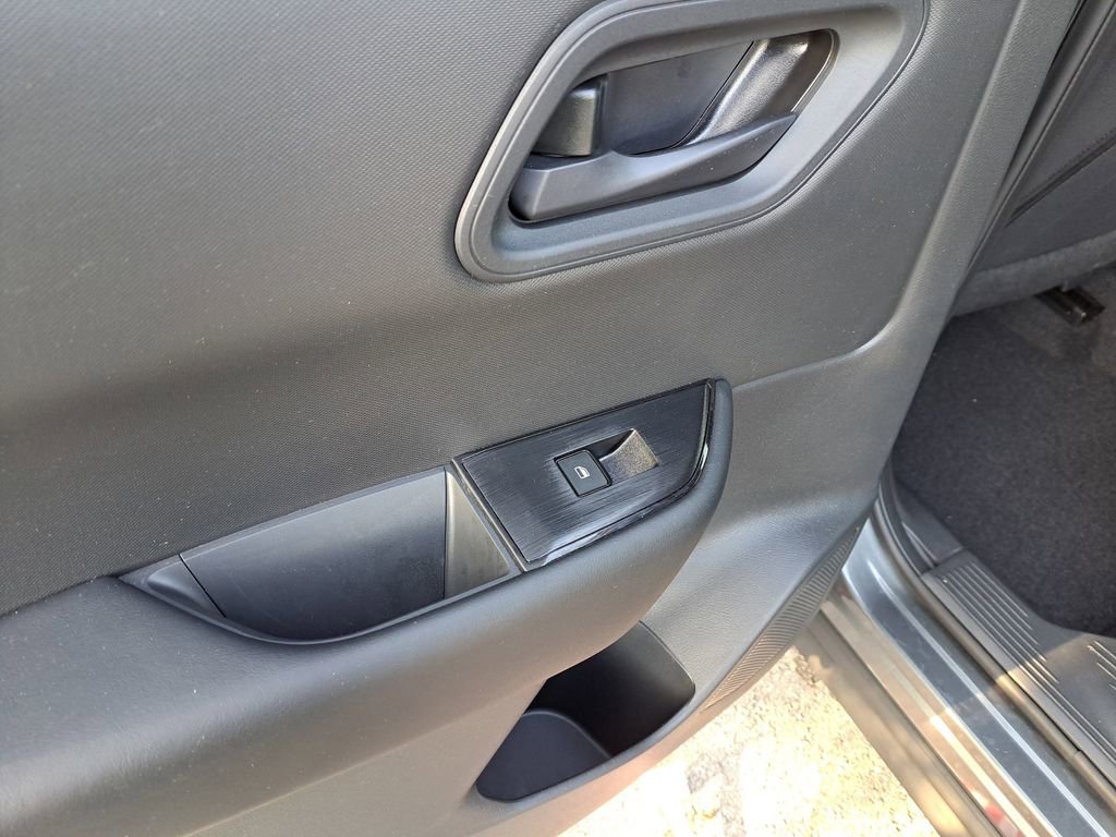 Used 2025 Nissan Rogue S image 10