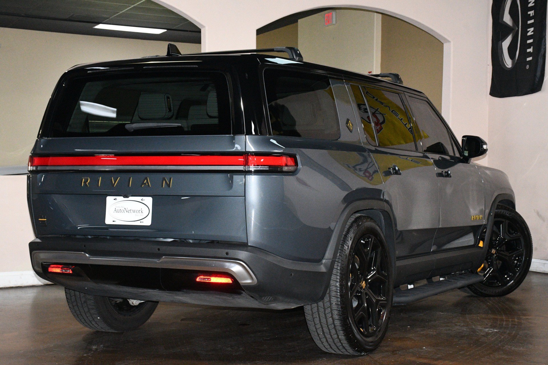 Used 2023 Rivian R1S Launch Edition Quad AWD/4WD image 5