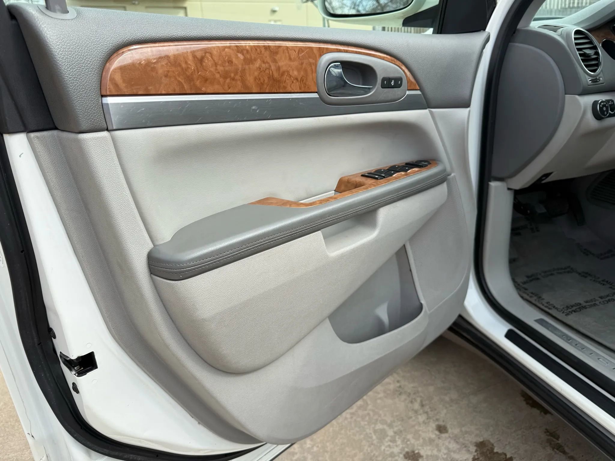 Used 2012 Buick Enclave Leather image 9