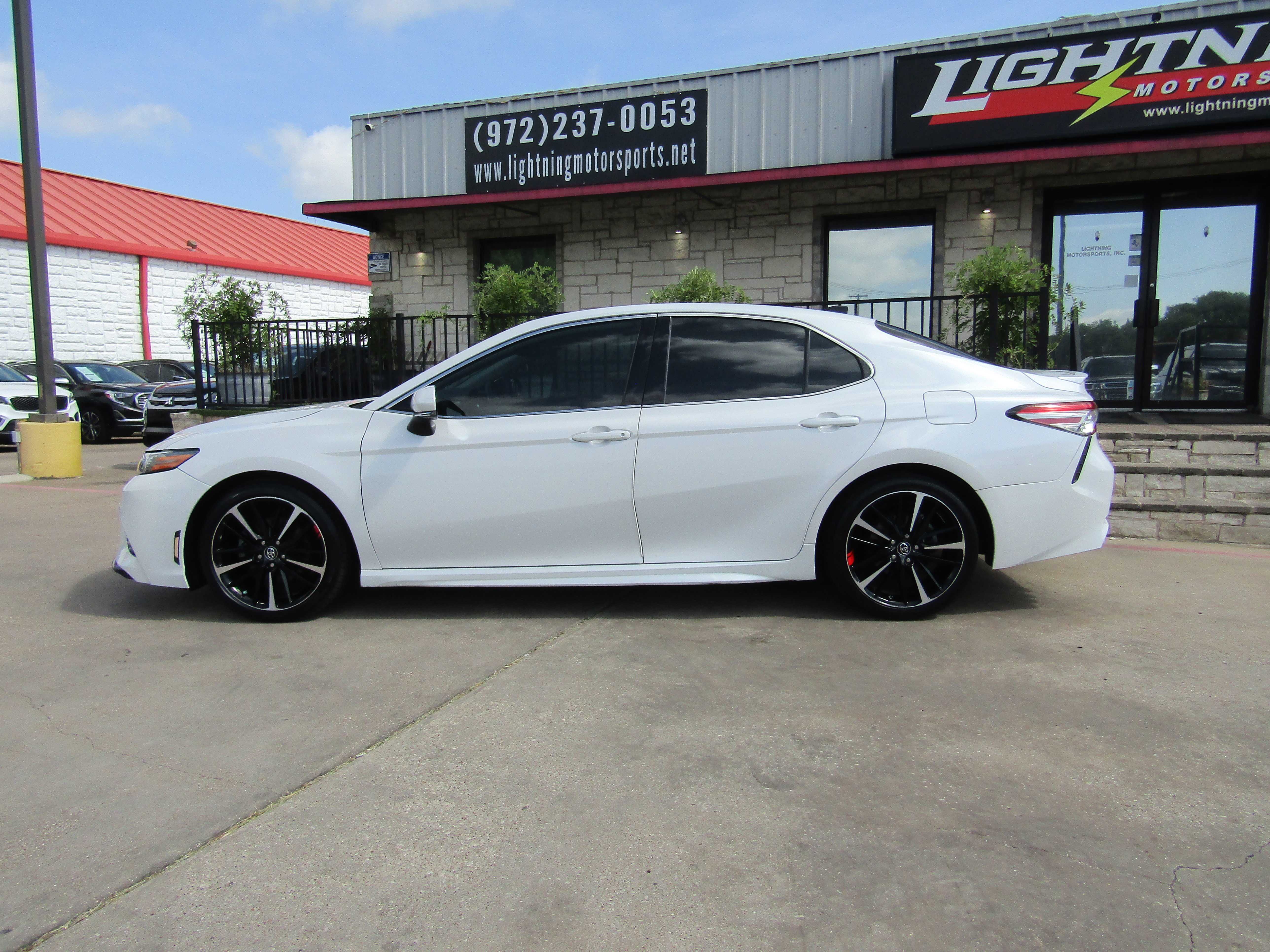 Used 2019 Toyota Camry XSE image 2