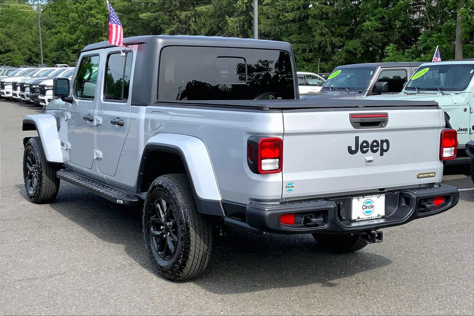 Certified 2023 Jeep Gladiator Sport AWD/4WD image 10