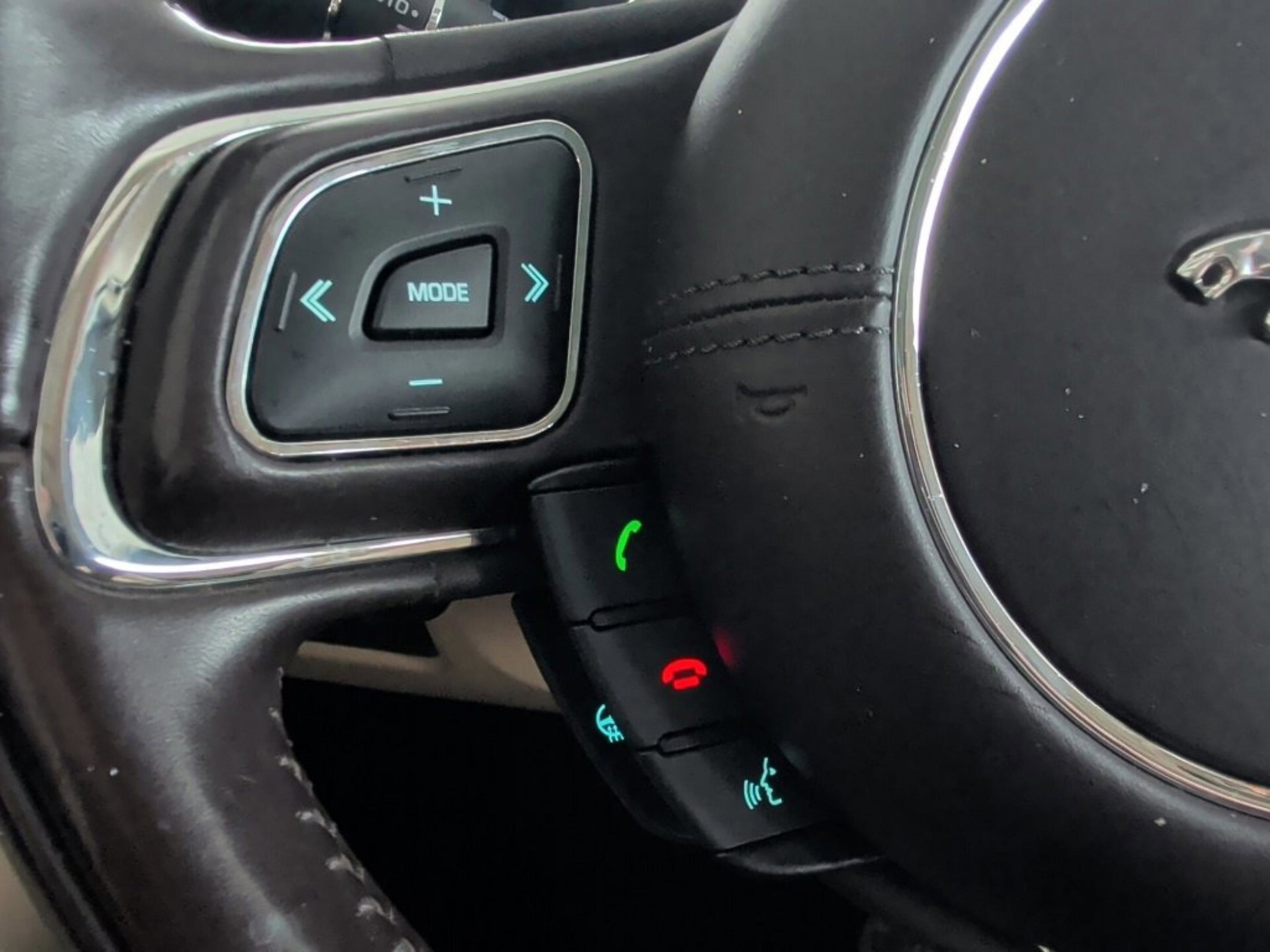 Used 2017 Jaguar XJ R-Sport image 29