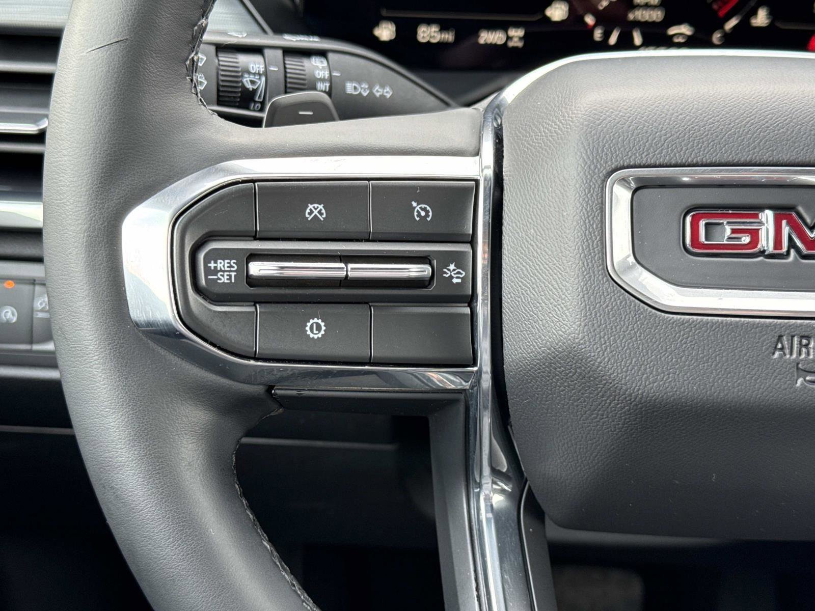 Used 2025 GMC Acadia Elevation image 8