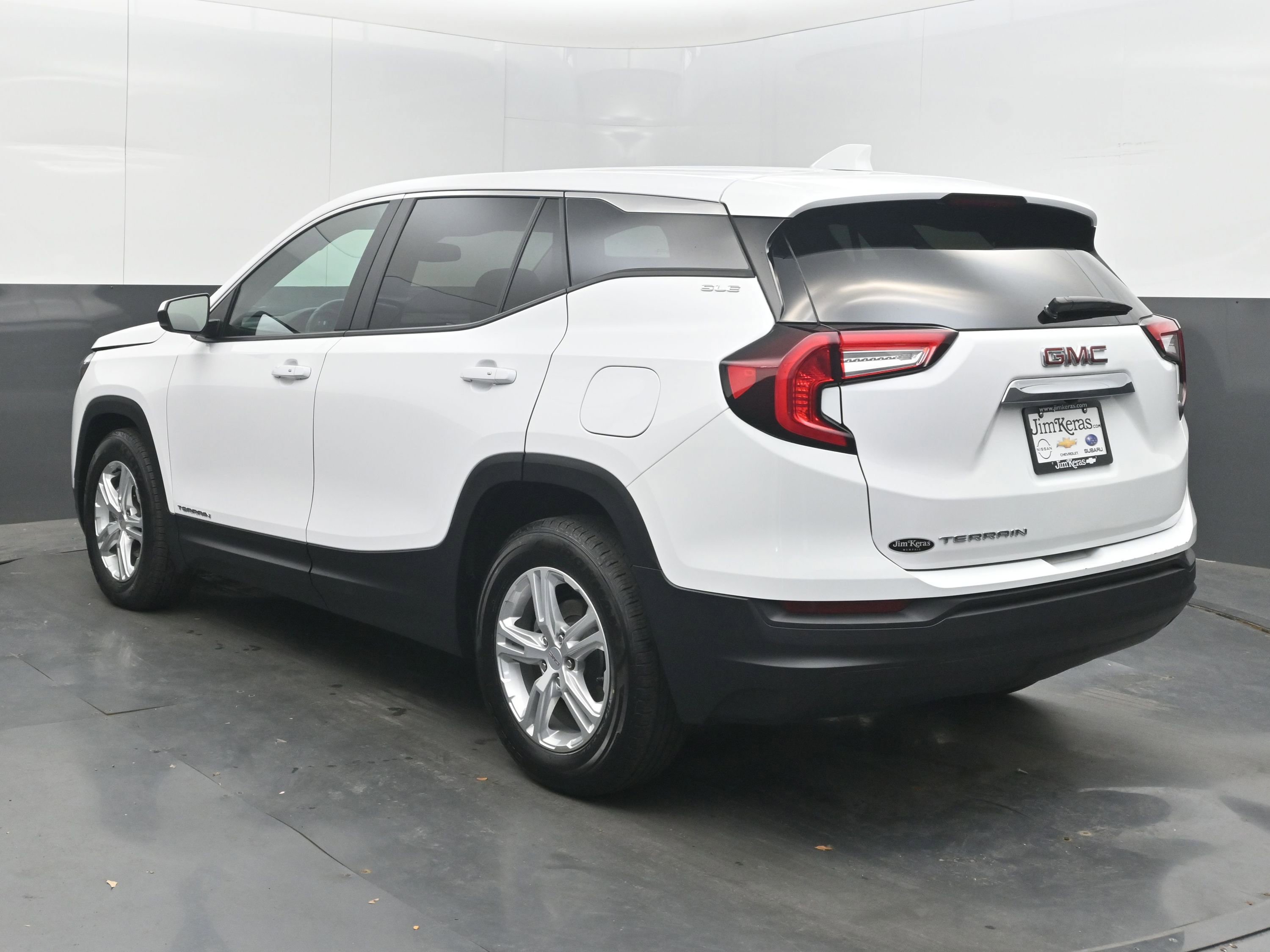 Used 2024 GMC Terrain SLE FWD image 8
