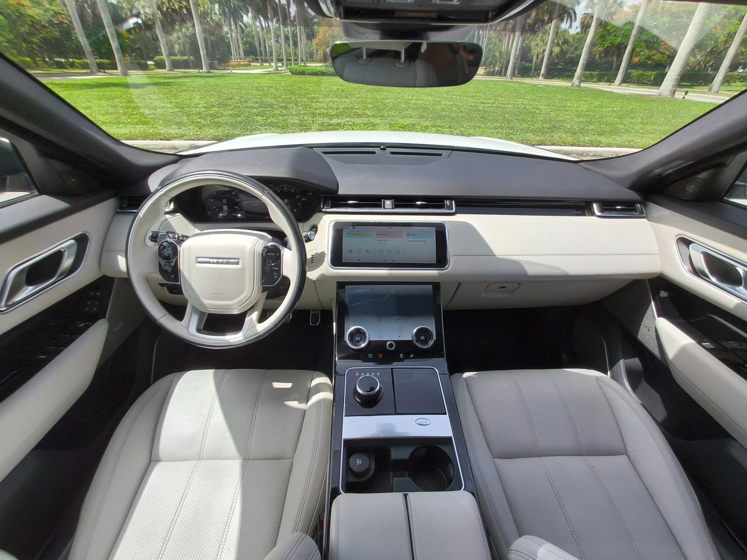 Used 2019 Land Rover Range Rover Velar R-Dynamic SE image 19