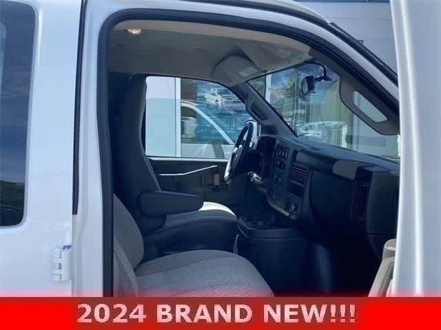 Used 2024 Chevrolet Express 2500 w/ Driver Convenience Package RWD image 23