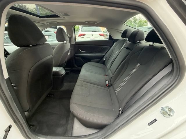 Used 2022 Hyundai Elantra SEL w/ Convenience + Premium Package FWD image 15