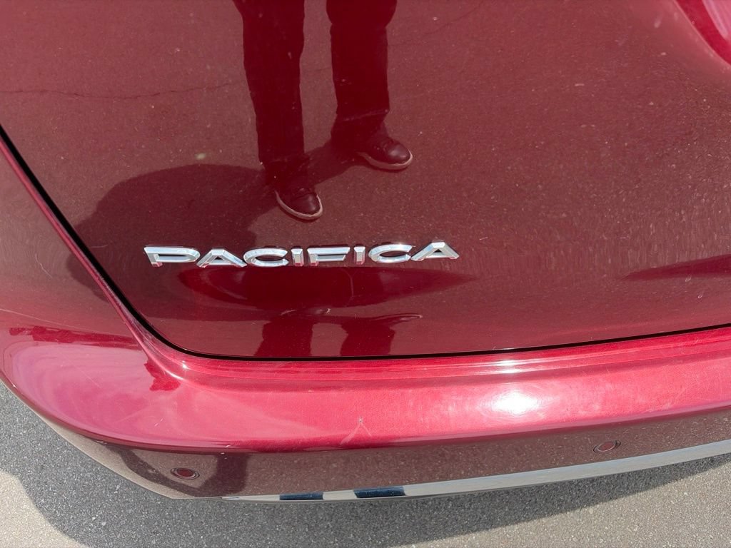 Used 2018 Chrysler Pacifica Touring-L Plus FWD image 10