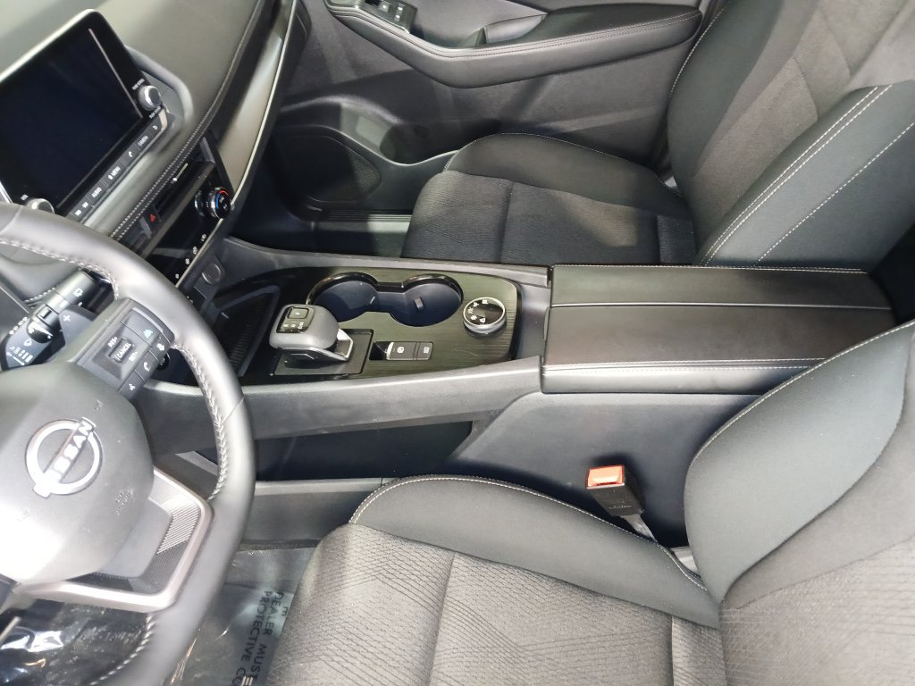 Used 2026 Nissan Rogue SV AWD/4WD image 17