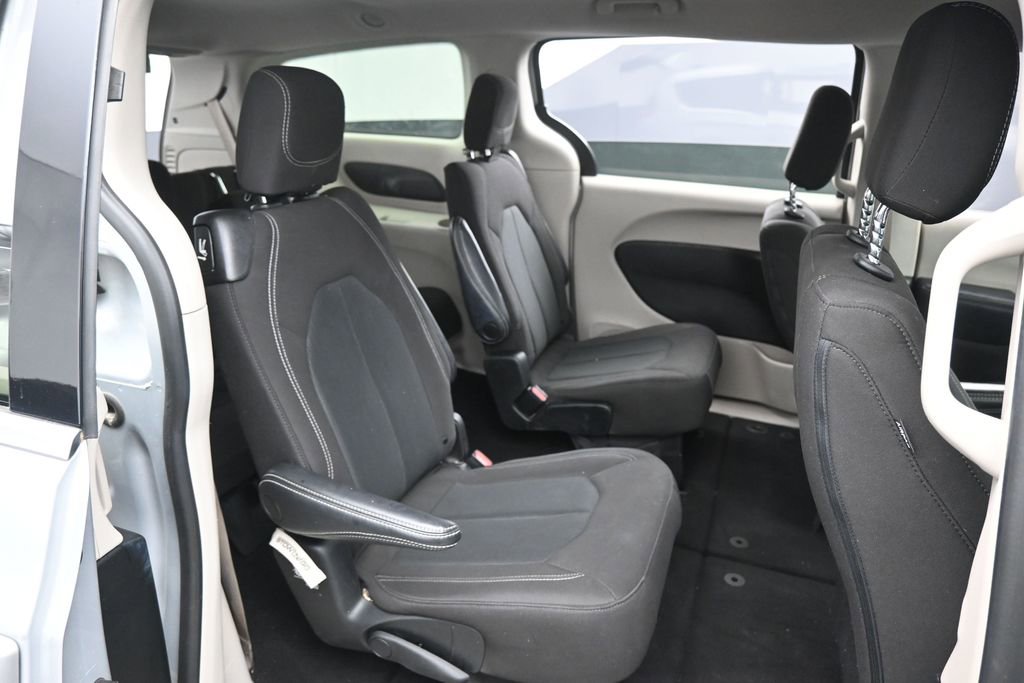 Used 2022 Chrysler Voyager LX FWD image 30