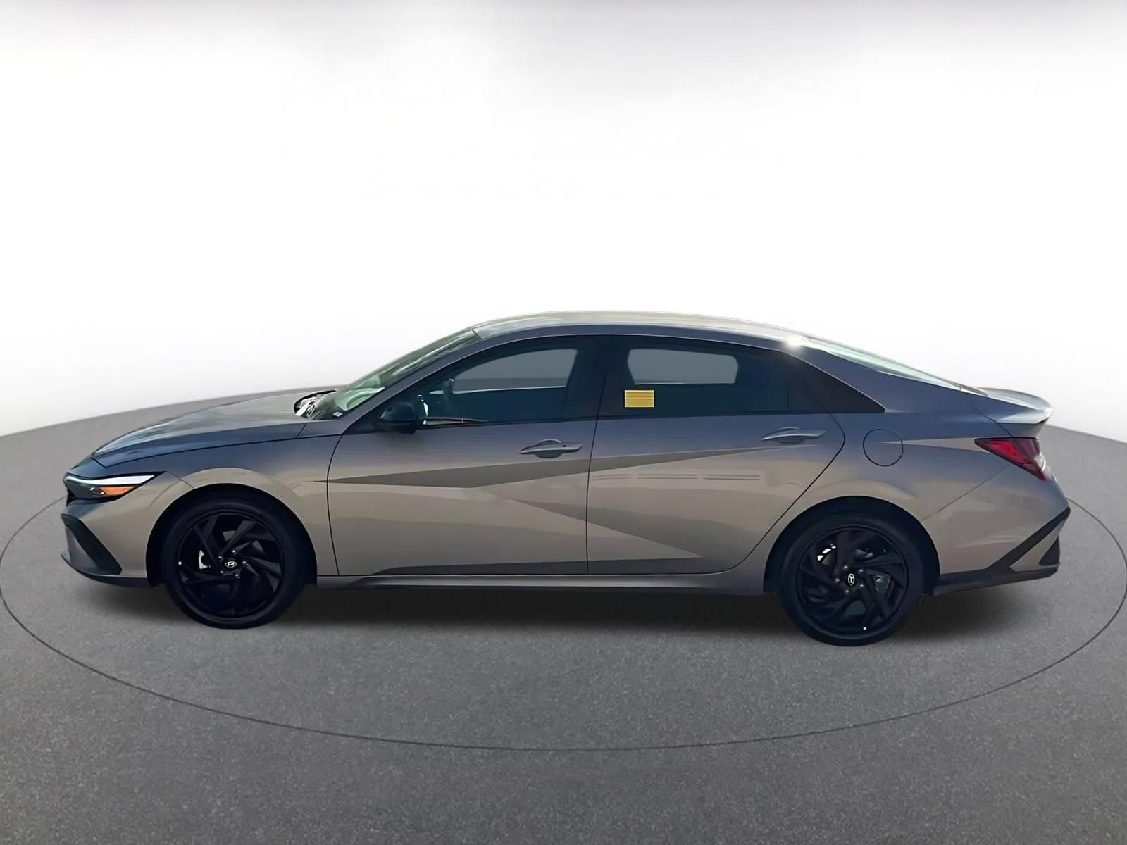 Used 2026 Hyundai Elantra Sport FWD image 8