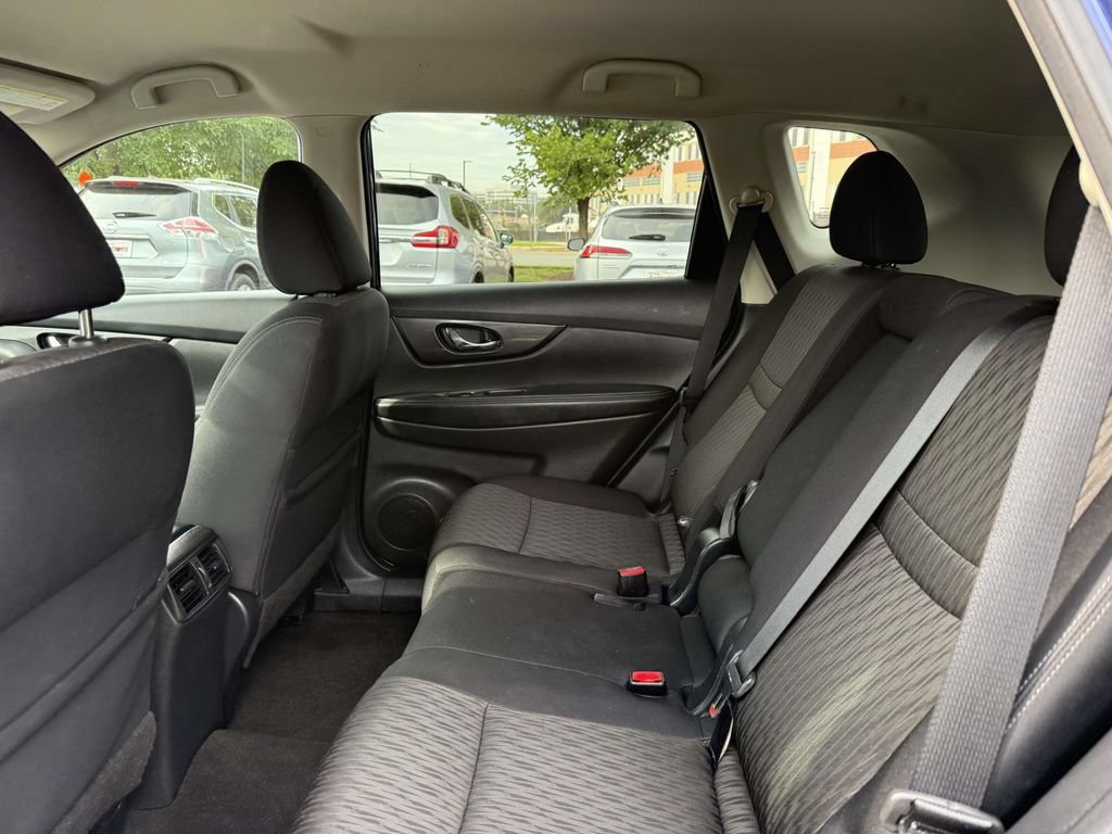 Used 2017 Nissan Rogue SV AWD/4WD image 16