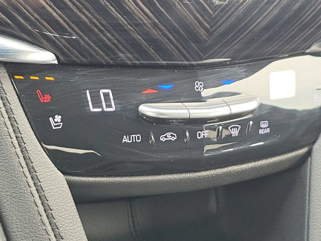 Used 2025 Cadillac XT6 Premium Luxury AWD/4WD image 42