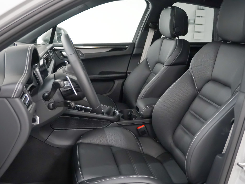 Certified 2026 Porsche Macan S AWD/4WD image 5