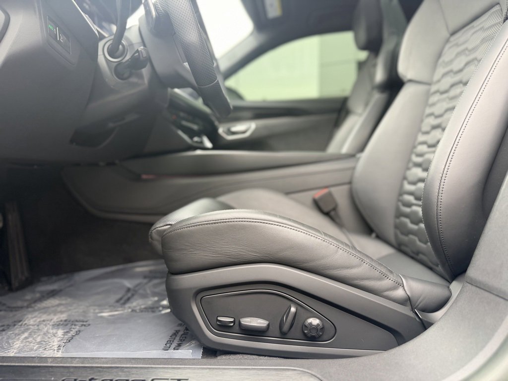 Used 2023 Audi e-tron GT Premium Plus w/ Performance Package image 10