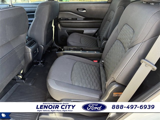 Used 2022 Nissan Pathfinder SV w/ SV Premium Package image 11