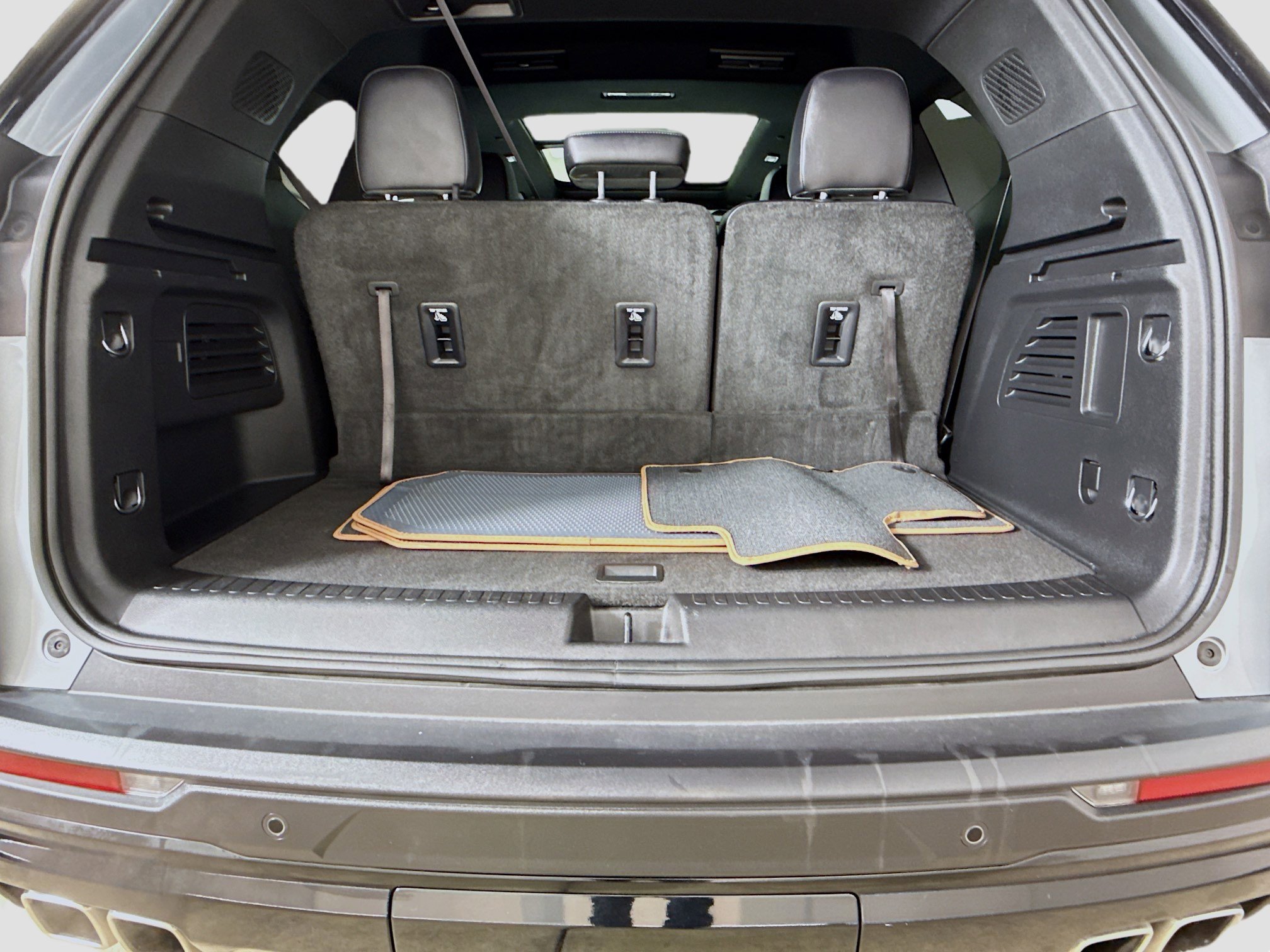 Used 2024 GMC Acadia AT4 w/ Luxury Package image 28