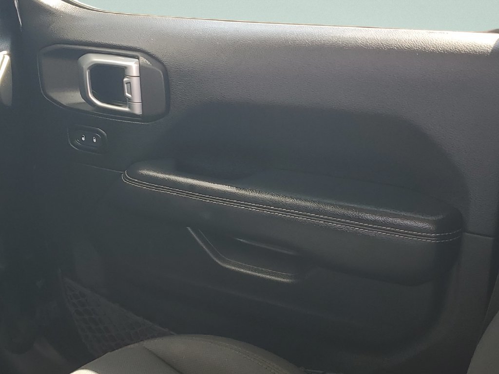Used 2019 Jeep Wrangler Unlimited Sahara AWD/4WD image 13