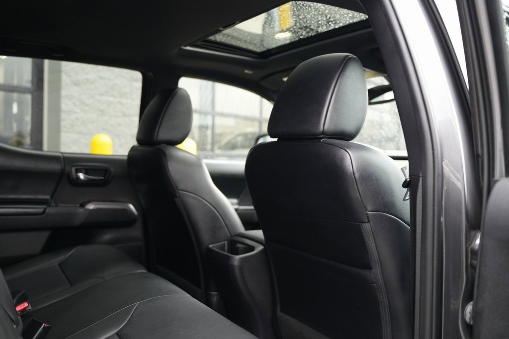 Used 2021 Toyota Tacoma Limited image 40