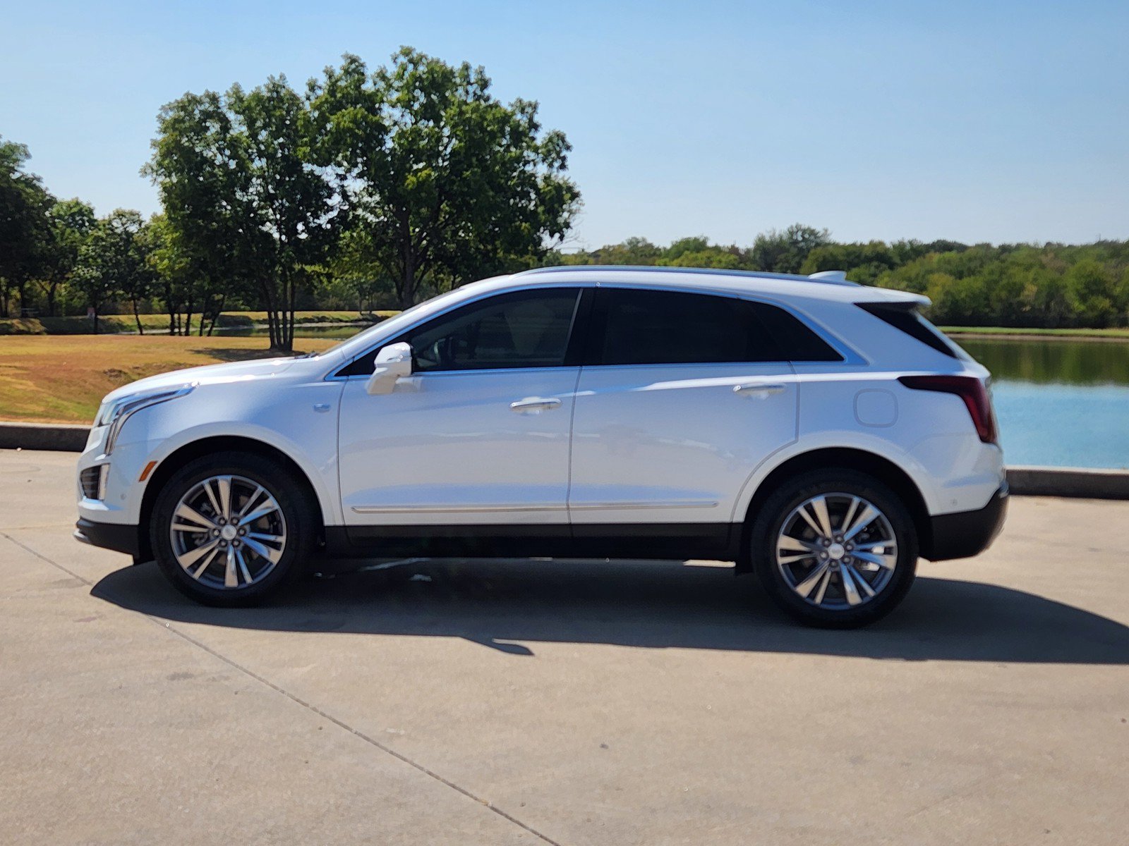 Certified 2026 Cadillac XT5 Premium Luxury w/ Driver Assist Package FWD image 3