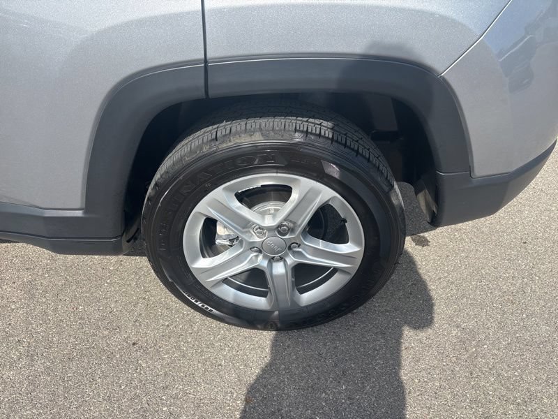 Used 2023 Jeep Compass Latitude AWD/4WD image 45