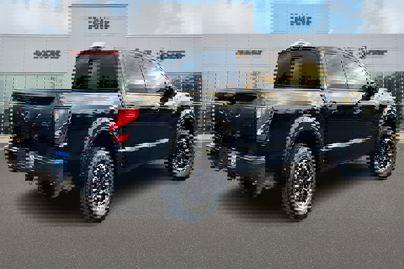 Used 2021 Nissan Titan PRO-4X w/ Pro-4x Convenience Package image 23