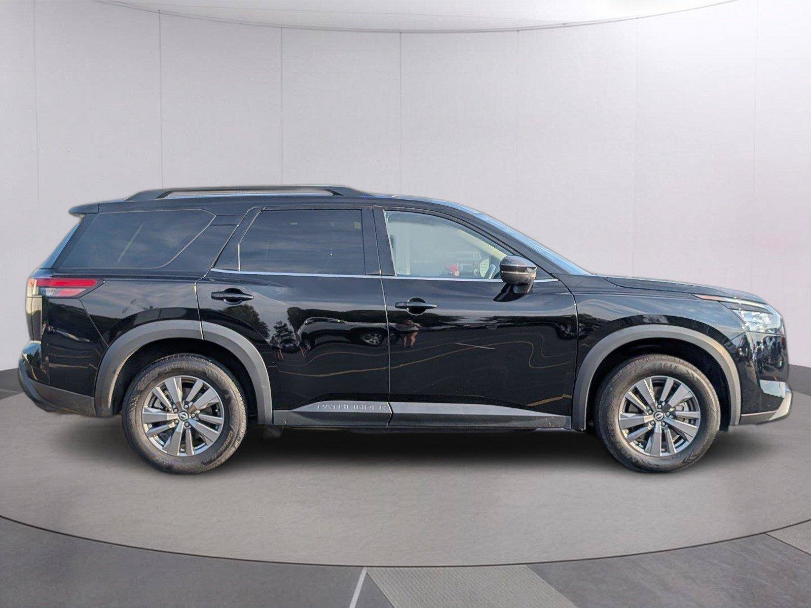 Used 2025 Nissan Pathfinder SV FWD image 8