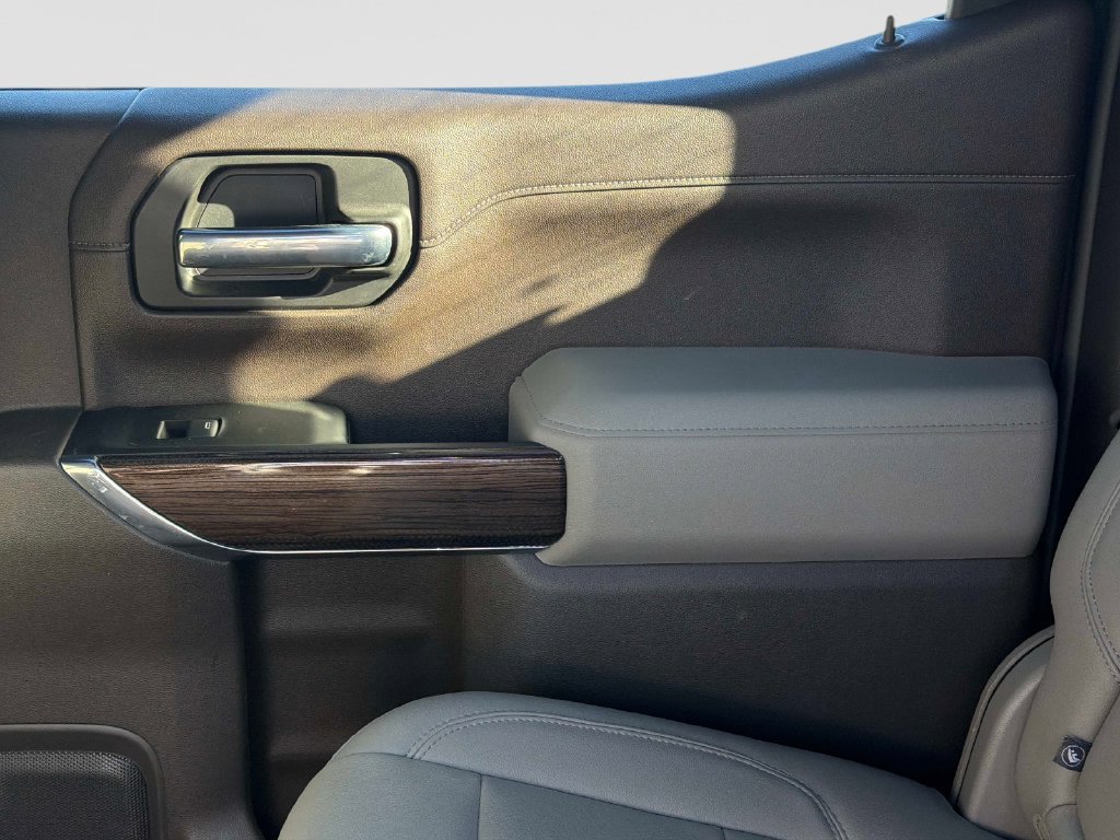 Used 2022 Chevrolet Silverado 1500 LT w/ Z71 Off-Road Package AWD/4WD image 17