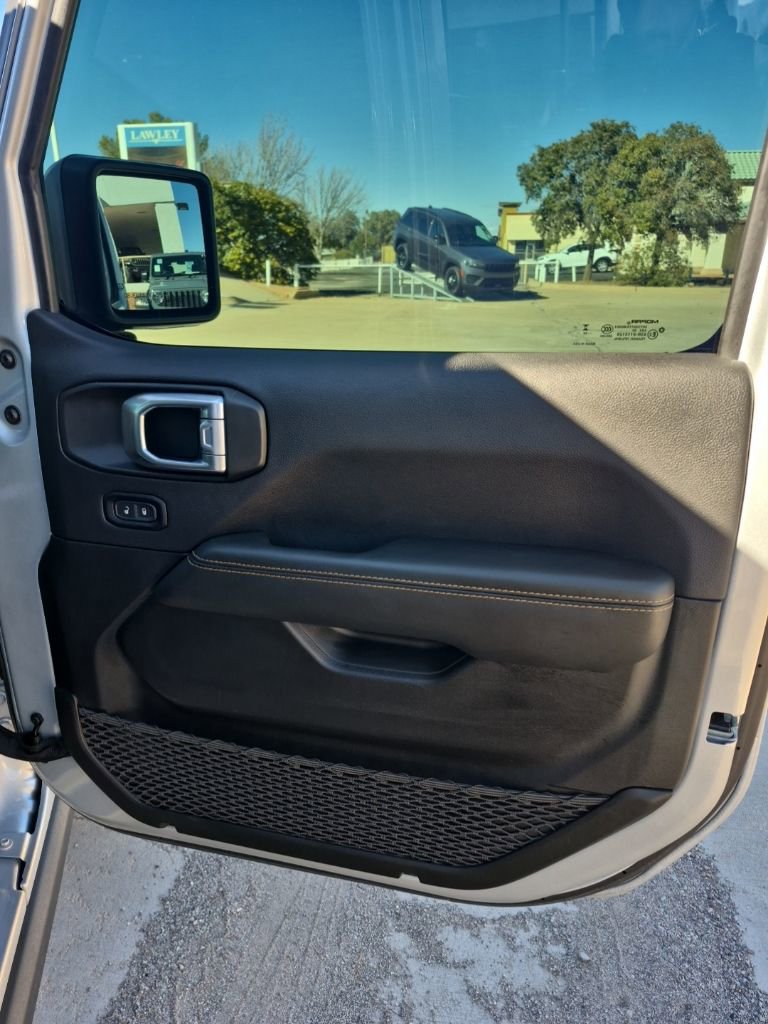 Used 2024 Jeep Wrangler Sahara w/ Technology Group image 17