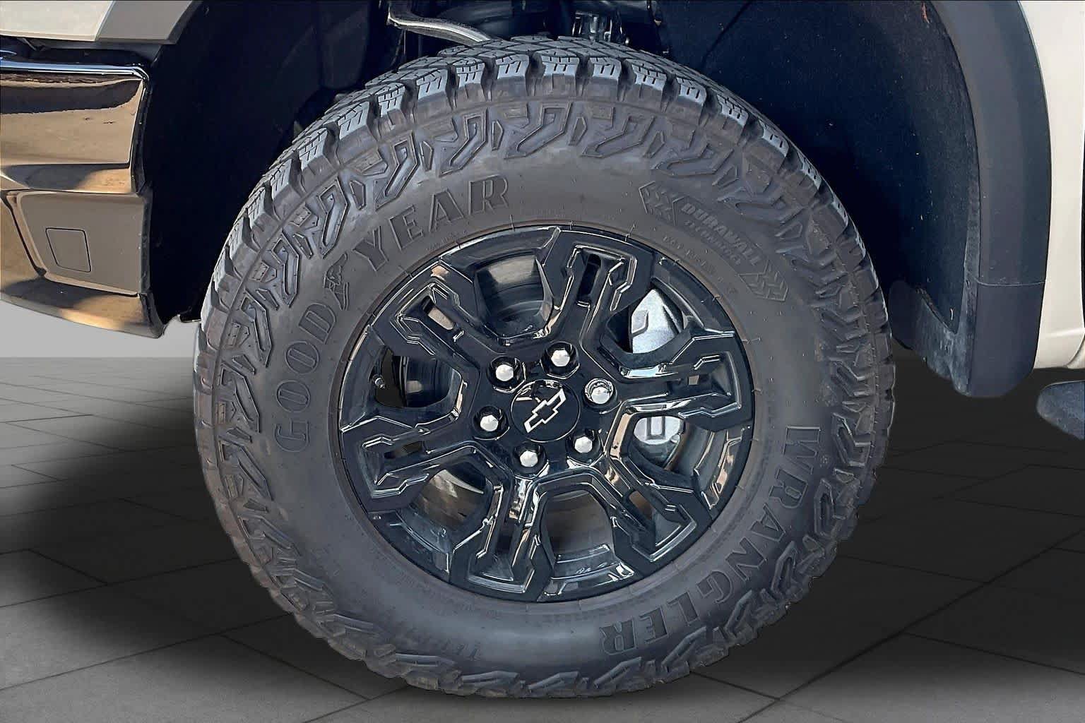 Used 2026 Chevrolet Silverado 1500 ZR2 w/ Dark Appearance Package AWD/4WD image 11
