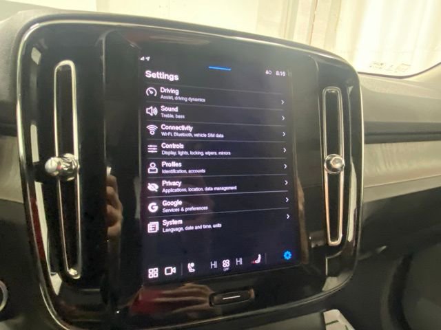 Used 2025 Volvo XC40 B5 Core image 20