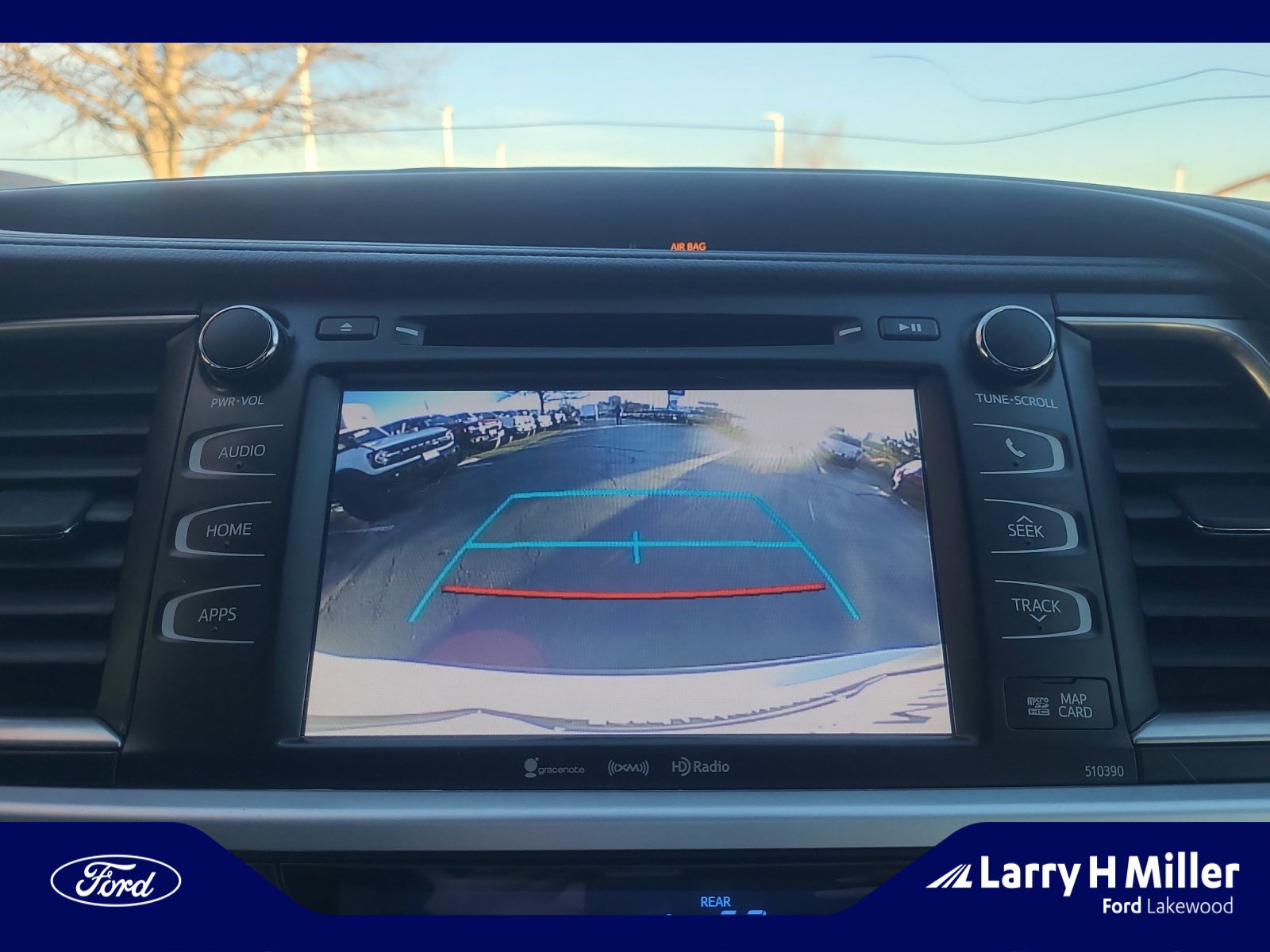 Used 2019 Toyota Highlander SE image 28