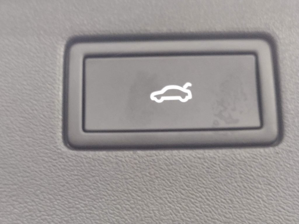 New 2026 Volkswagen Tiguan SE image 18