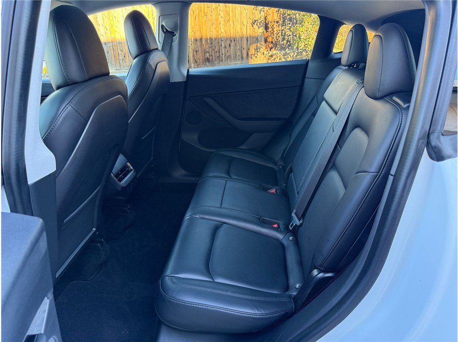 Used 2020 Tesla Model Y Long Range image 32