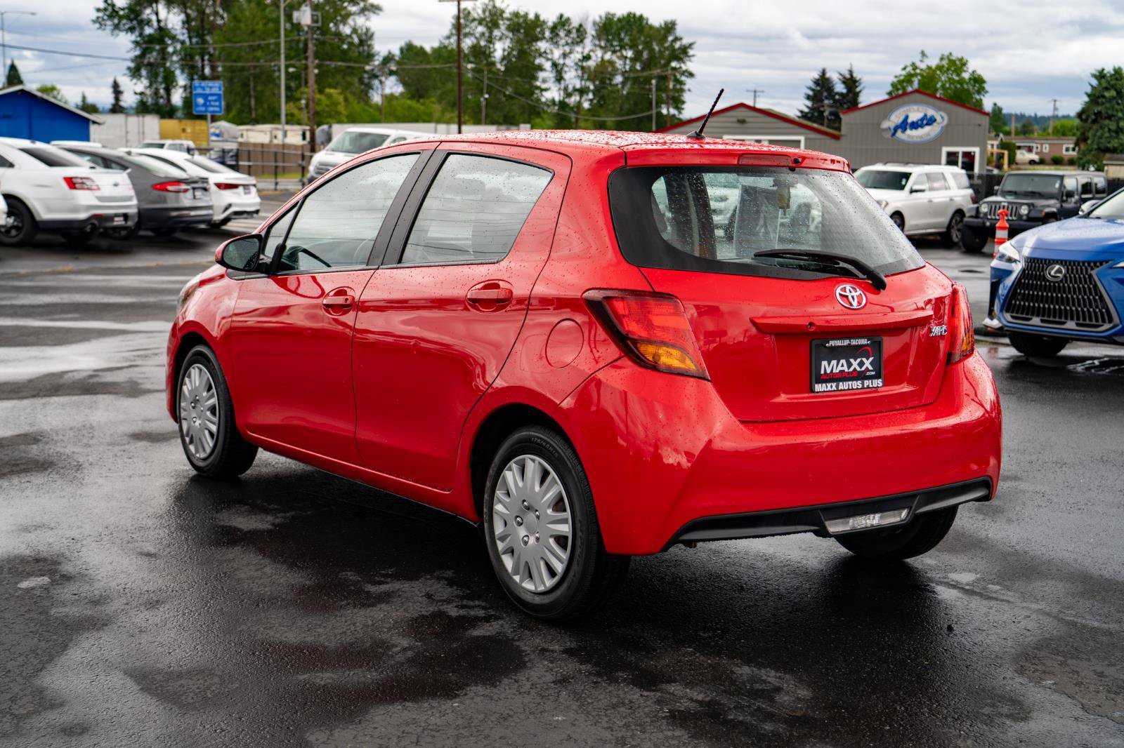 Used 2015 Toyota Yaris L FWD image 12