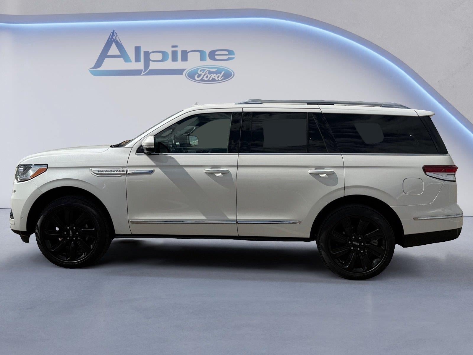 Used 2022 Lincoln Navigator Reserve AWD/4WD image 2
