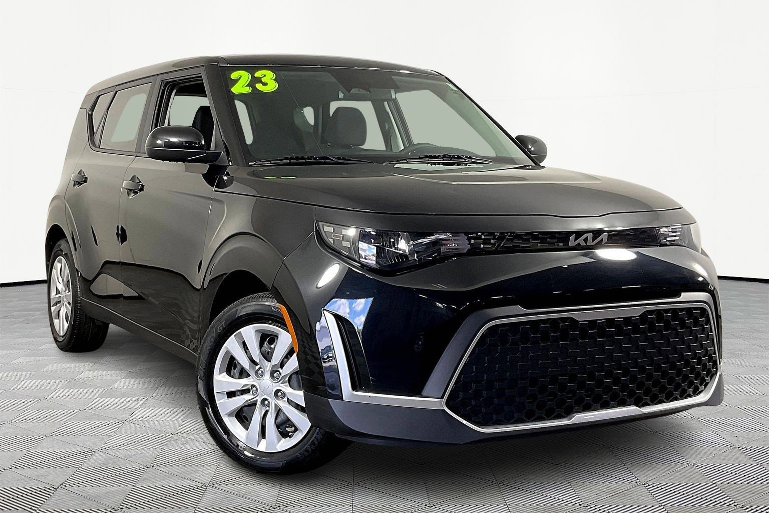 Used 2023 Kia Soul LX FWD image 3