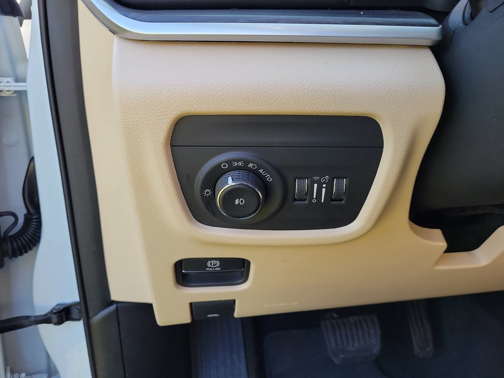 Used 2022 Jeep Grand Cherokee Limited RWD image 29