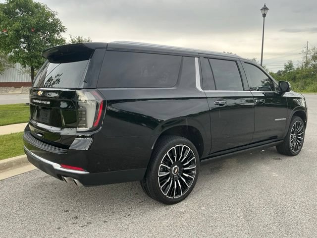 Used 2025 Chevrolet Suburban High Country AWD/4WD image 6