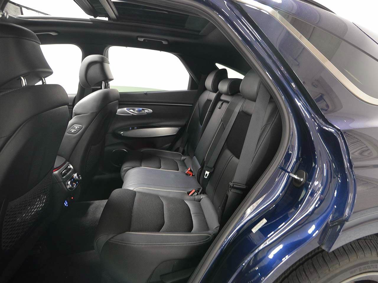 Used 2023 Genesis GV70 2.5T w/ Sport Prestige Package AWD/4WD image 11