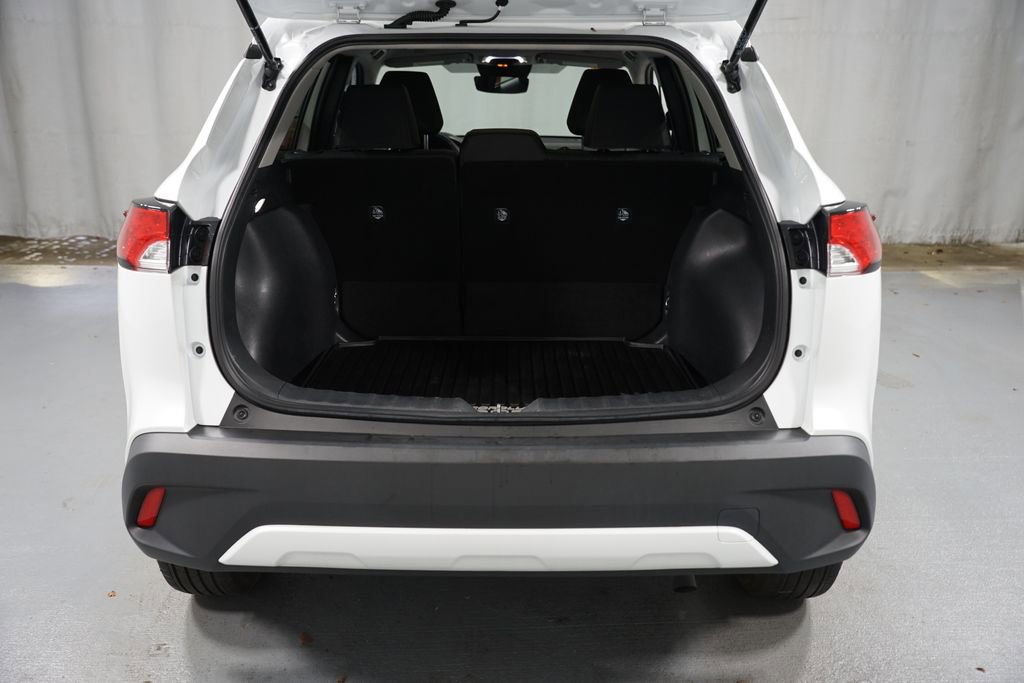 Certified 2024 Toyota Corolla Cross LE image 34