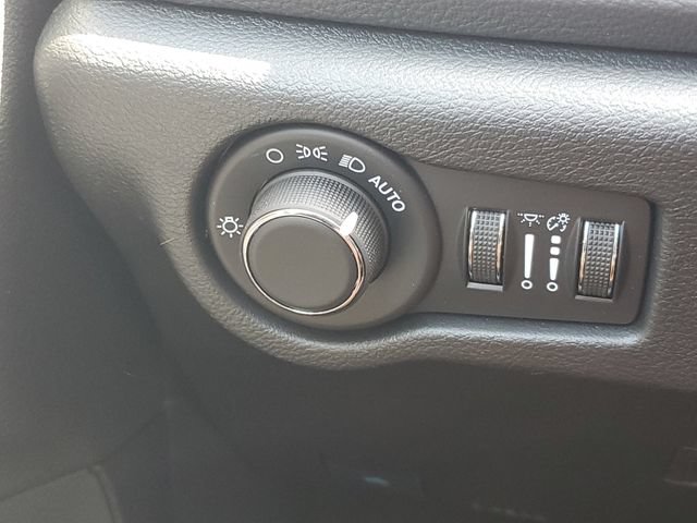 New 2027 Chrysler Pacifica Select w/ Family Tech Group FWD image 19