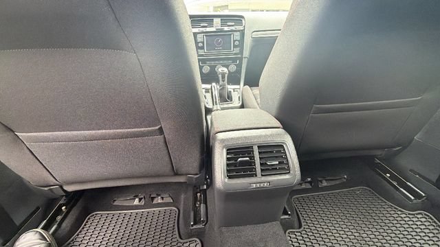 Used 2018 Volkswagen Golf 4-Door FWD image 32