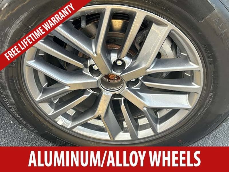 Used 2024 Nissan Rogue S AWD/4WD image 7