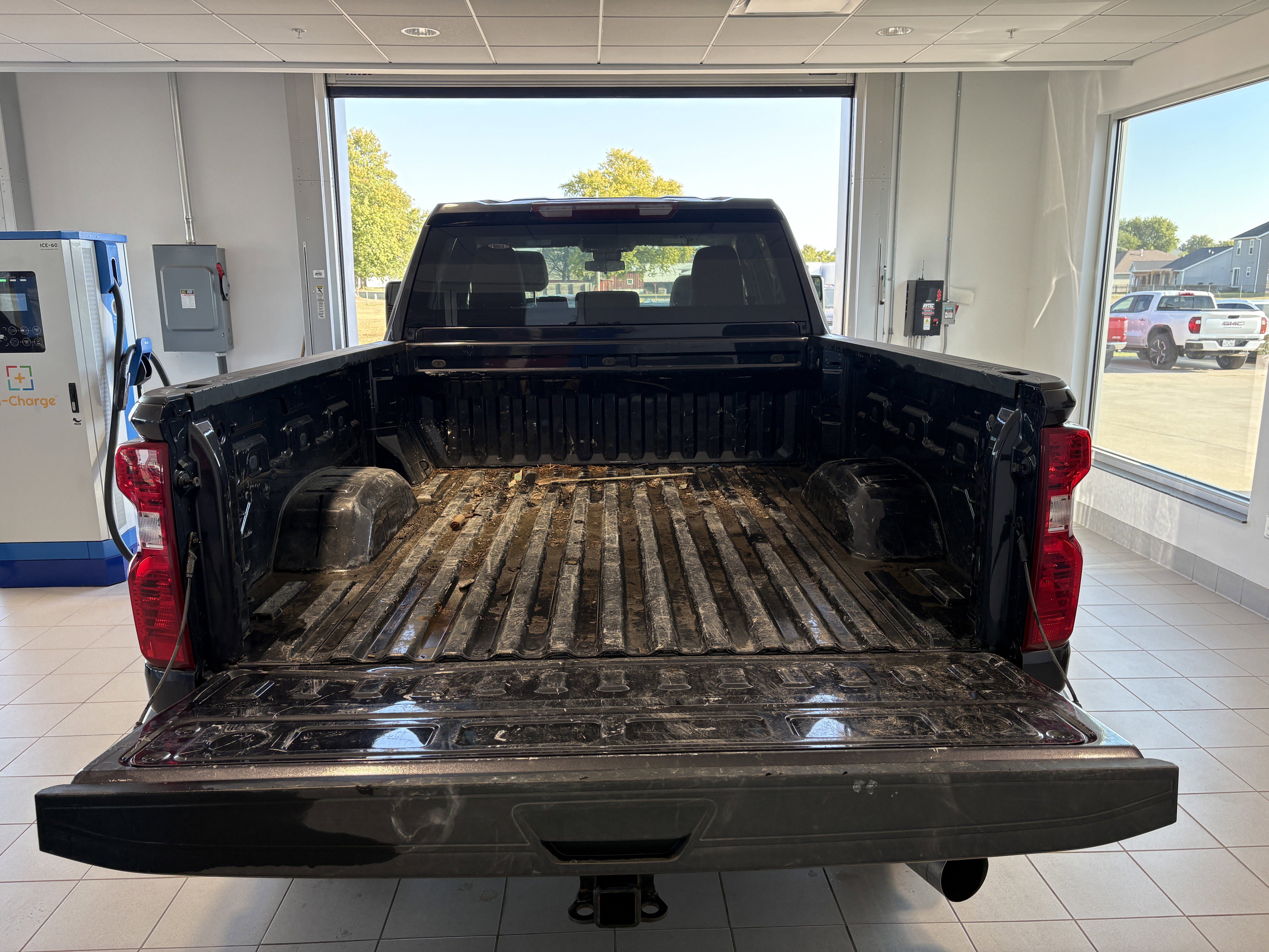 Used 2024 Chevrolet Silverado 2500 LT image 8