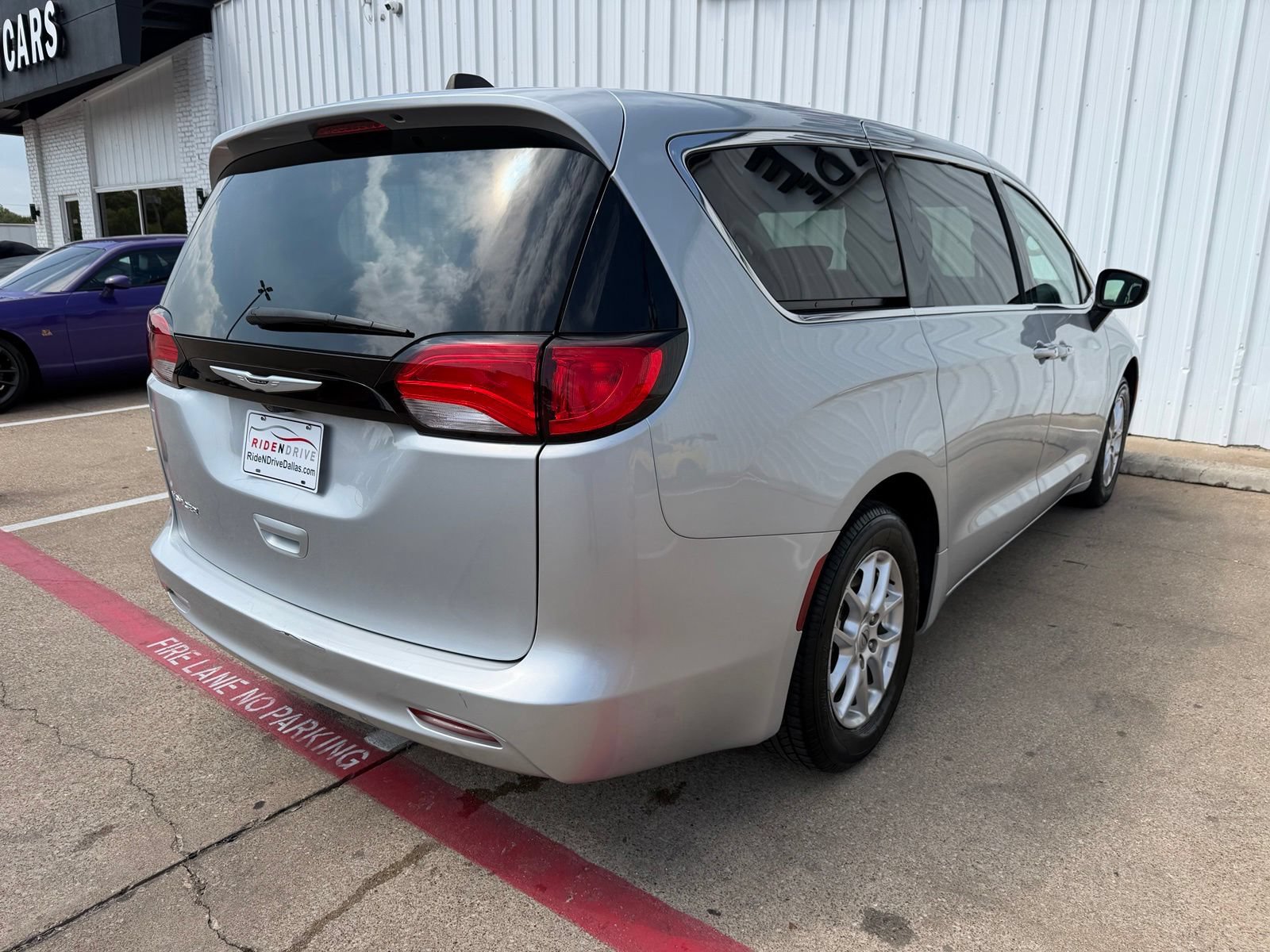 Used 2023 Chrysler Voyager LX FWD image 7