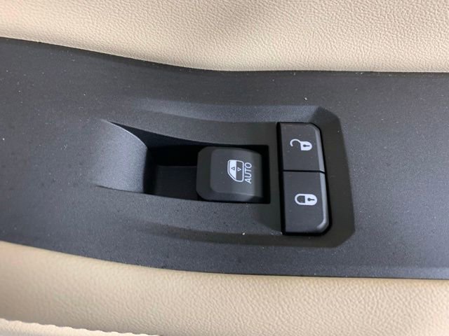 Used 2023 Jeep Grand Cherokee Limited w/ Luxury Tech Group II AWD/4WD image 33